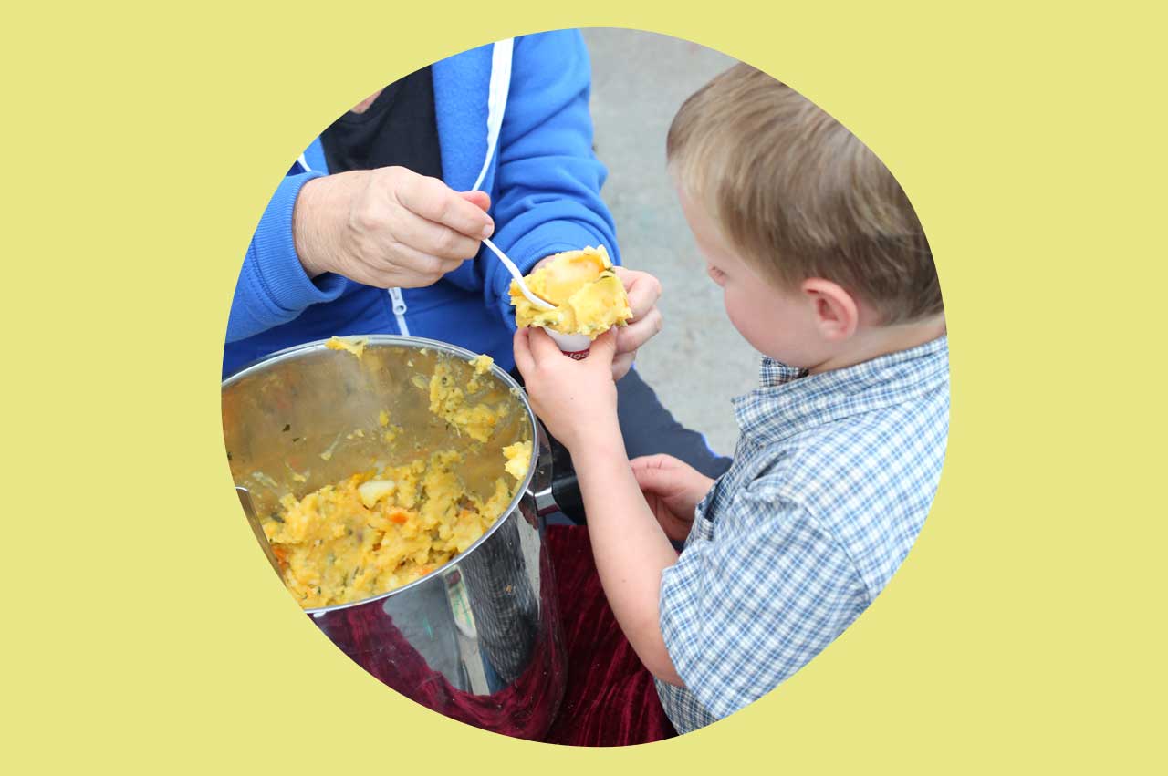 Teachers prepare a delicious snack of mash verge with the children. Then everyone shares it for lunch.